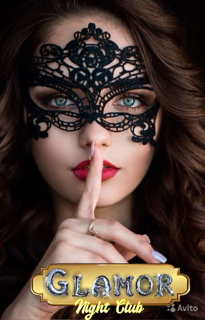 Glamour Night Club - Mujer con máscara y ojos verdes